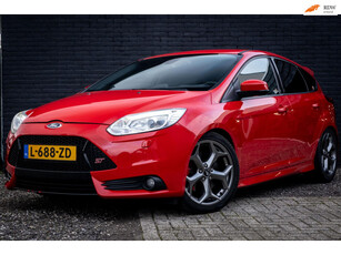 Ford Focus 2.0 EcoBoost ST-2 | Recaro | Camera | Maxton