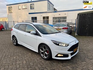 Ford Focus Wagon 2.0 ST. 250 PK