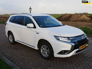 Mitsubishi Outlander 2.4 PHEV Pure AC ** 11999 NETTO **