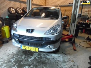 Peugeot 1007 1.6-16V Sporty