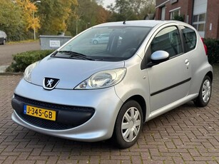 Peugeot 107 1.0-12VXS (bj 2006, automaat)