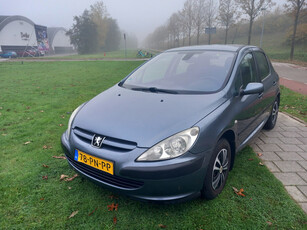 Peugeot 307 1.6-16V Navtech is met nieuwe apk