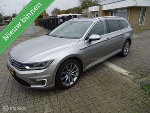 Volkswagen Passat Variant 1.4 TSI GTE Highline Full Option Dealer onderhouden