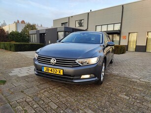 Volkswagen Passat Variant 1.6 TDI Highline Bj 2015 Auto