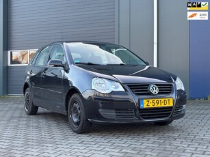 Volkswagen Polo 1.4-16V Trendline ''140.000'' KM + Airco