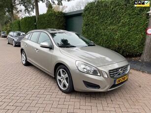 Volvo V60 1.6 T3 Kinetic SCHUIFDAK/NAVI/STOELVERW.