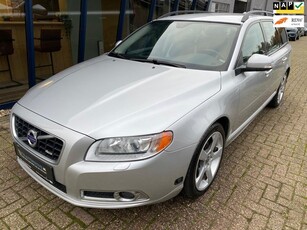 Volvo V70 2.5FT R-Design 230PK LEER / XENON / TREKHAAK / PDC