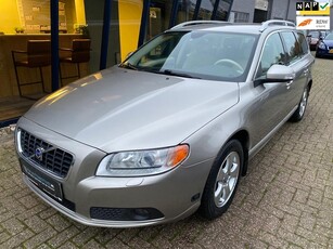 Volvo V70 2.5FT Summum 200PK LEER / ECC / TREKHAAK