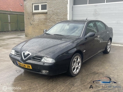 Alfa Romeo 166 3.0 V6 Distinctive