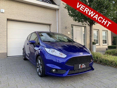 Ford Fiesta 1.6 ST 182pk Navi RecaroStoelen 17