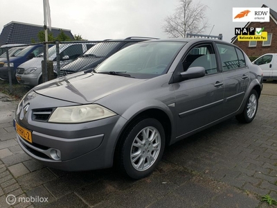 Renault Megane 1.6-16V Dynamique Luxe