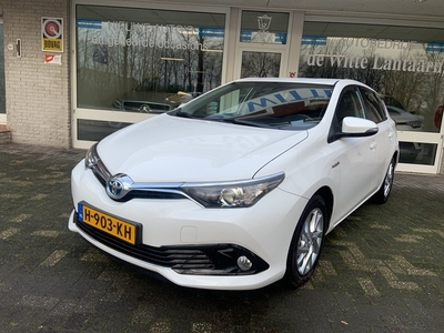 Toyota Auris 1.8 Hybrid Volcano Edition