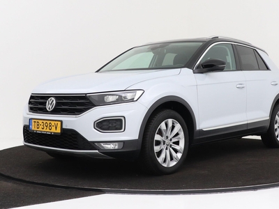 VOLKSWAGEN T-ROC 1.5 TSI Sport | Trekhaak | Panoramadak | Org NL | Dealer Ond. | Apple CarPlay | Digital Cockpit | Adap. Cruise |