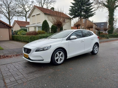 Volvo V40 1.6 T2 120 PK KineticTrekhaakCruisecontrol