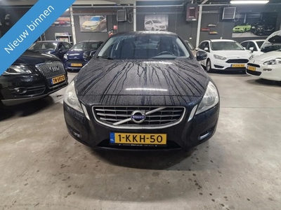 Volvo V60 1.6 D2 Momentum AUTOMAAT/NAVI/CRUISE/PDC/LM VELGEN