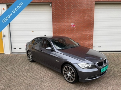 BMW 3 Serie 320i AUTOMAAT/CLIMA/NAP AUTO ROOKT! (bj 2005)