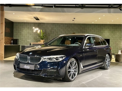 BMW 5 Serie Touring 520i M-Sportpakket I Pano I 20