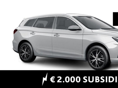 MG 5 Long Range Luxury 61 kWh / Medal Silver ACTIE € 4500,= voorraad registratiekorting ( Particulier € 2000,= subsidie mogelijk) / diverse kleuren op voorraad !!!! WLTP 380 KM