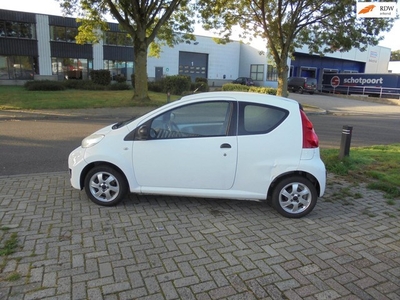 Peugeot 107 1.0-12V XR