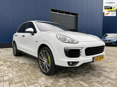 Porsche Cayenne 3.0 S E-Hybrid Platinum Edition / LUCHTVERING / BOSE / CAMERA / ALCANTARA / ELEC TREKHAAK