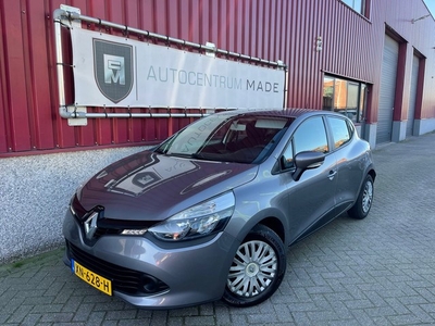 Renault Clio 1.2 16V // 94 DKM // Airco // Navi // Cruise