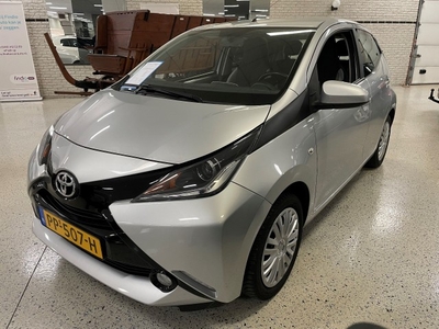 Toyota Aygo 1.0 VVT-I X-PLAY / APPLE CARPLAY USB/ AIRCO LED CAMERA