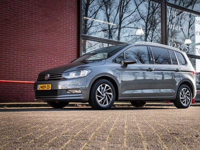 VOLKSWAGEN TOURAN 1.0 TSI | Highline | 7 persoons | Navigatie | Carplay |Parkeer hulp |Adapt. Cruise control |