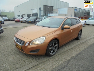 Volvo V60 1.6 DRIVe Momentum, Dealer onderhouden, Airco