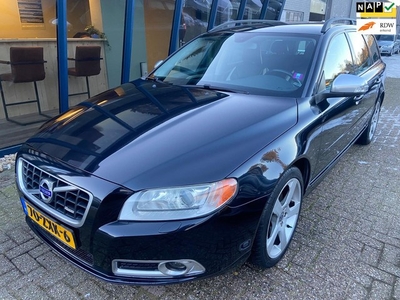 Volvo V70 2.5FT R-Design 230PK LEER / XENON / PDC / TREKHAAK