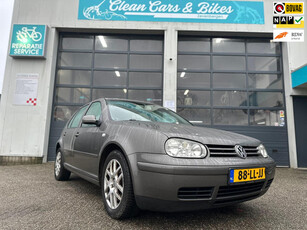 Volkswagen Golf 2.3 V5 Highline