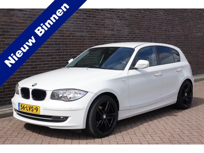 BMW 1-SERIE 116i Business Line, automaat, volledig leder, navigatie, 18