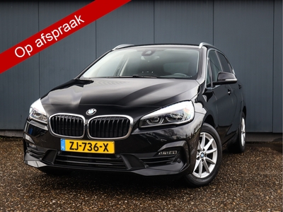 BMW 2-SERIE Active Tourer 218i Executive Edition (141PK), 1ste-Eigenaar, Keurig-Onderh., Navigatie, Parkeersensoren-V+A, Stoelverwarming, Alarm-Klasse3, Head-Up-Display, Achteruitrijcamera, Elek.-Achterklep, Airco/Climate-Control, Privacy-Glas, NL-Auto