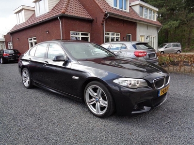 BMW 5-serie 520d Executive M-Pakket Schuifdak Xenon Navi