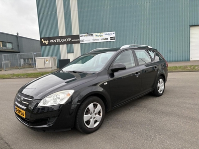 KIA CEE D Sporty Wagon 1.4-16V X-tra ISG 110 PK. Airco,CPV,Elektr.ramen,Trekhaak,Radio-CD,Enz..... Goed onderhouden auto van de tweede eigenaar , stationcar, bj 2009