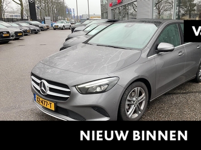 MERCEDES B-KLASSE 180 Launch Edition 136 PK | Automaat | Navigatie | Achteruitrijcamera | Dodehoeksensoren | Panoramadak | Apple Carplay | Android Auto | Elektrische achterklep | Park assist |