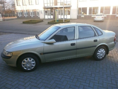 Opel Vectra 1.8 16V GL (bj 1996)