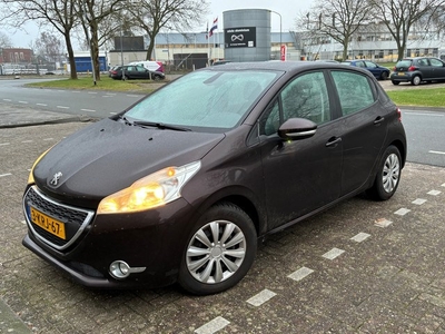 Peugeot 208 BWJ 2013 / 82PK 1.2 VTi Envy / Clima / Navi /