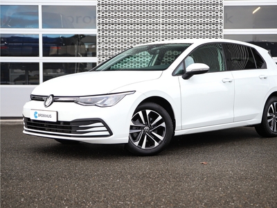 VOLKSWAGEN GOLF 1.0TSI Life Business | Winterpakket | Carplay | Navigatie | Donker getint glas |