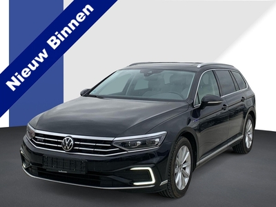 VOLKSWAGEN PASSAT Variant 1.4 TSI PHEV 218pk DSG GTE / Panorama dak / Virtual Cockpit / Beige Leder / LED Matrix / 17