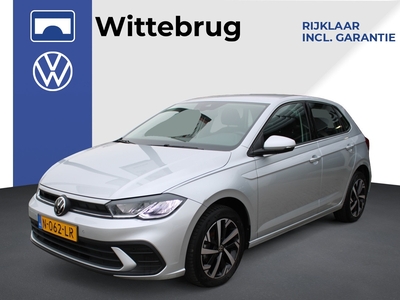 VOLKSWAGEN POLO 1.0 TSI 95pk Life Parkeersensoren / LM 16 inch / Navigatie / App Connect