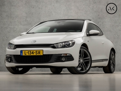 VOLKSWAGEN SCIROCCO 1.4 TSI Sportline Plus 161Pk (SCHUIFDAK, NAVIGATIE, CLIMATE, XENON, STOELVERWARMING, SPORTSTOELEN, GETINT GLAS, PARKEERSENSOREN, ZWART HEMEL, NIEUWSTAAT)