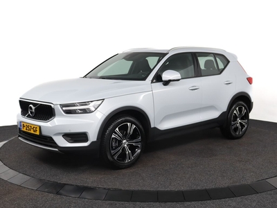 VOLVO XC40 1.5 T2 Aut-8 Momentum Business | Stoel & stuurwielverwarming | Adaptieve cruise control | High performance audio | Keyless entry | DAB+ | Apple Carplay | Park assist voor & achter | Parkassist camera | 19' lichtmetalen velgen |