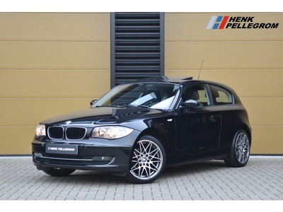 BMW 1-serie 116i Executive * Schuifdak * Stoelverwarming * Nieuwe APK *