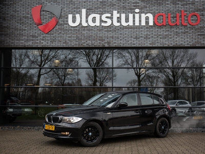 BMW 1-SERIE 116i Introduction, Rijd remt schakelt goed