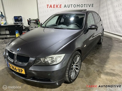 BMW 3-serie 318i AUT/Leder/Navi/parkeersen/stoelv