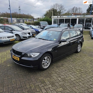 BMW 3-SERIE Touring 318i, Panoramadak, Camera, Parksensor, Navi, Stoelverwarming.