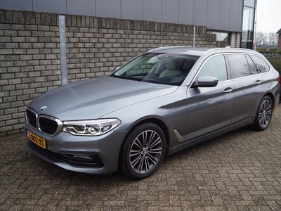 BMW 5-serie Touring 520D High Executive Autom Leder Sportst Stoelverw Navi Camera Head-Up Clima Apple Carplay Cruise 2xPDC LMV ENZ