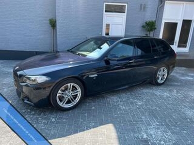 BMW 5-SERIE Touring 520i | M SPORT | XENON | KEYLESS | AUTOMAAT |