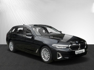 BMW 5 Serie Touring 530iA LUXURY ** LED, NAVI+, LEDER, MEM, PANORAMA, DRIV. ASS+, HuD, 4 zone AIRCO ** 1e EIG - UNFALLFREI ** ** INFORMEER OOK NAAR ONZE AANTREKKELIJKE FINANCIAL-LEASE TARIEVEN **