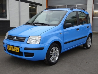 Fiat Panda 1.2 SportSound Automatische airco, licht metalen velgen, elektrische ramen en centrale vergrendeling, winterbanden set, enz.